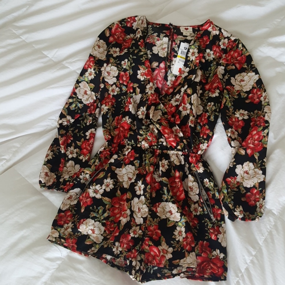 Floral romper with pockets